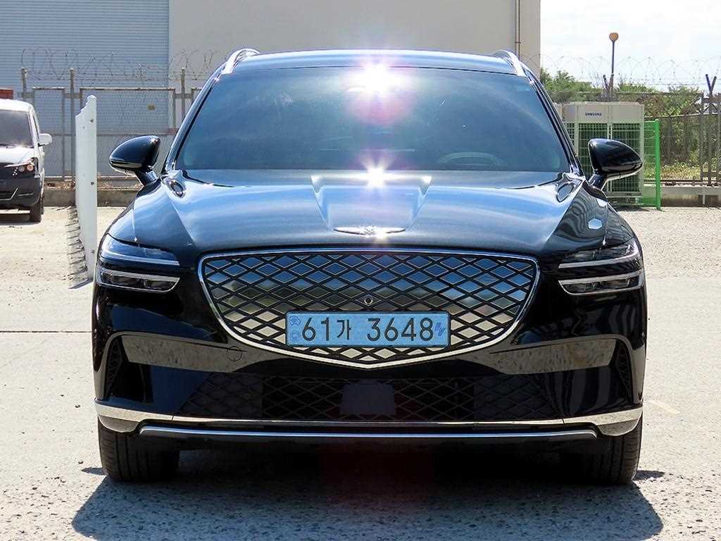 Genesis GV70 — photo 02