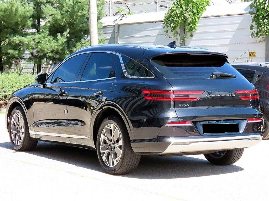 Genesis GV70 — photo 03