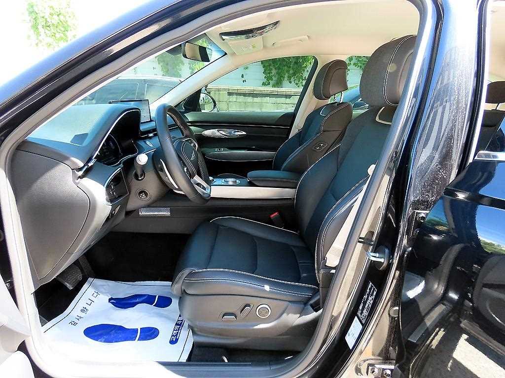 Genesis GV70 — photo 05
