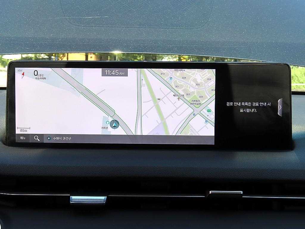 Genesis GV70 — photo 13