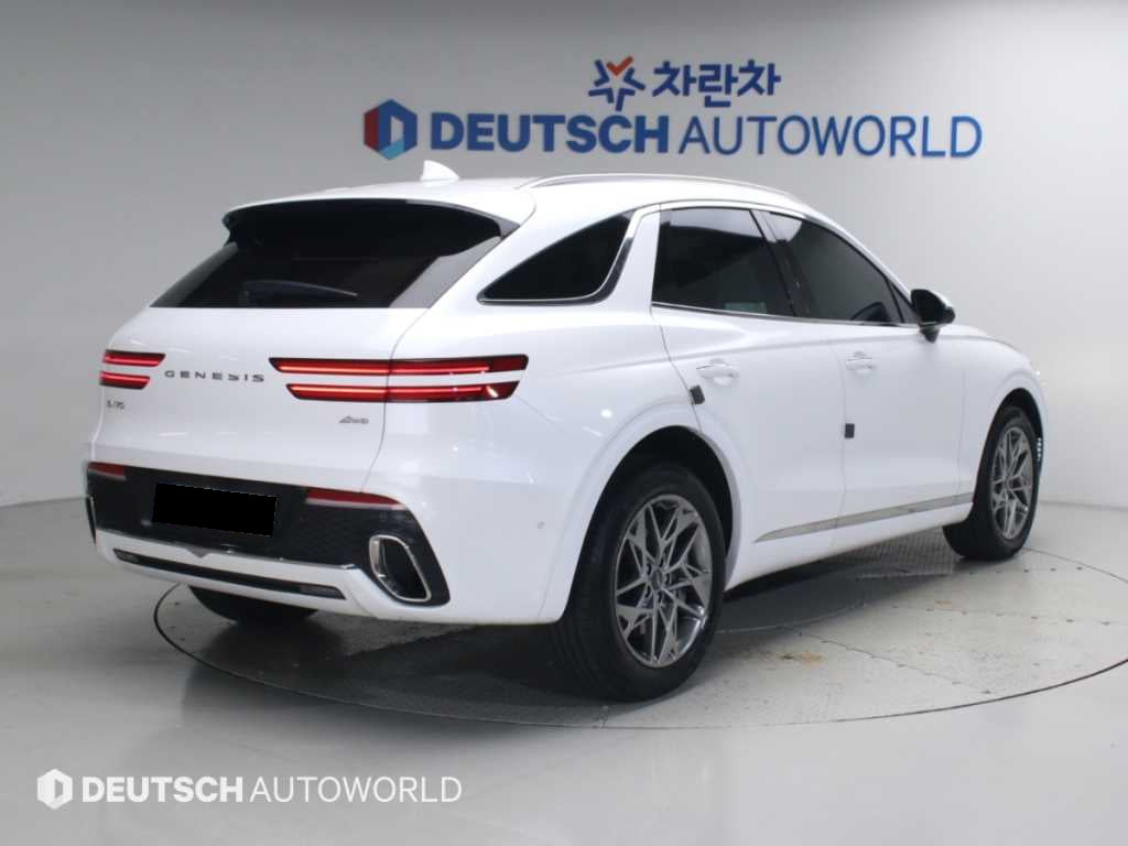 Genesis GV70 — photo 02