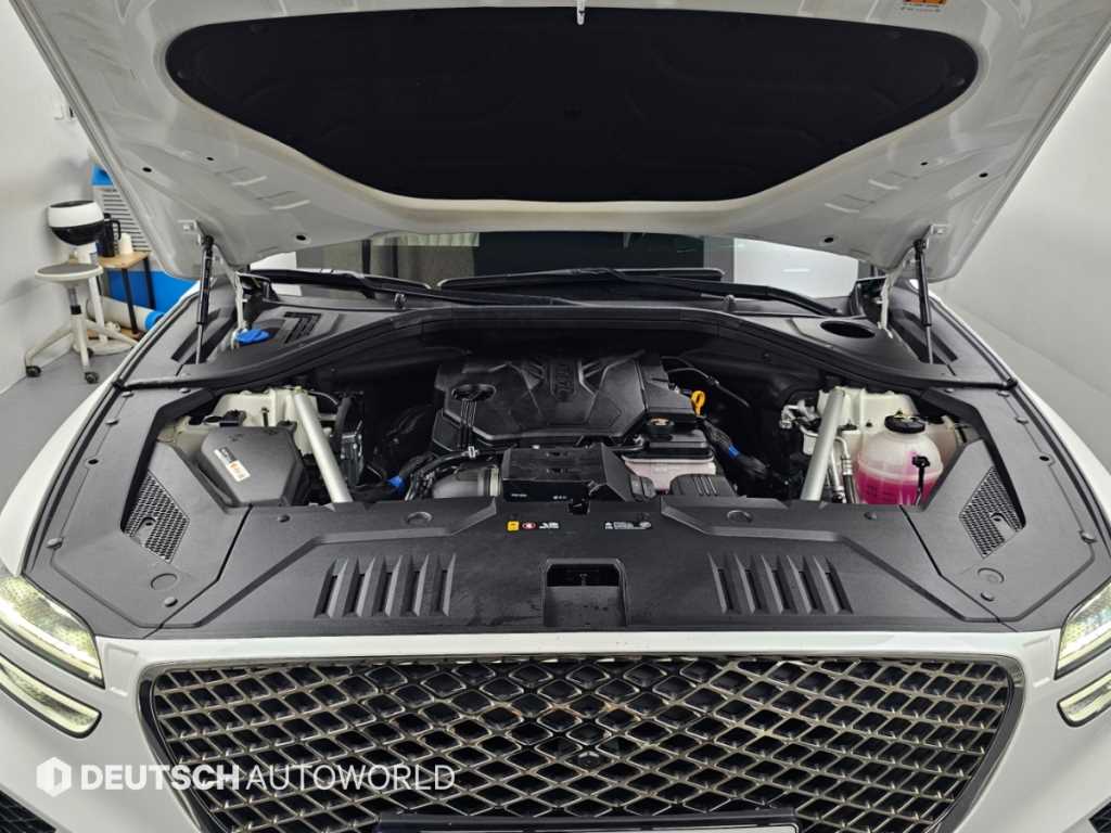 Genesis GV70 — photo 06