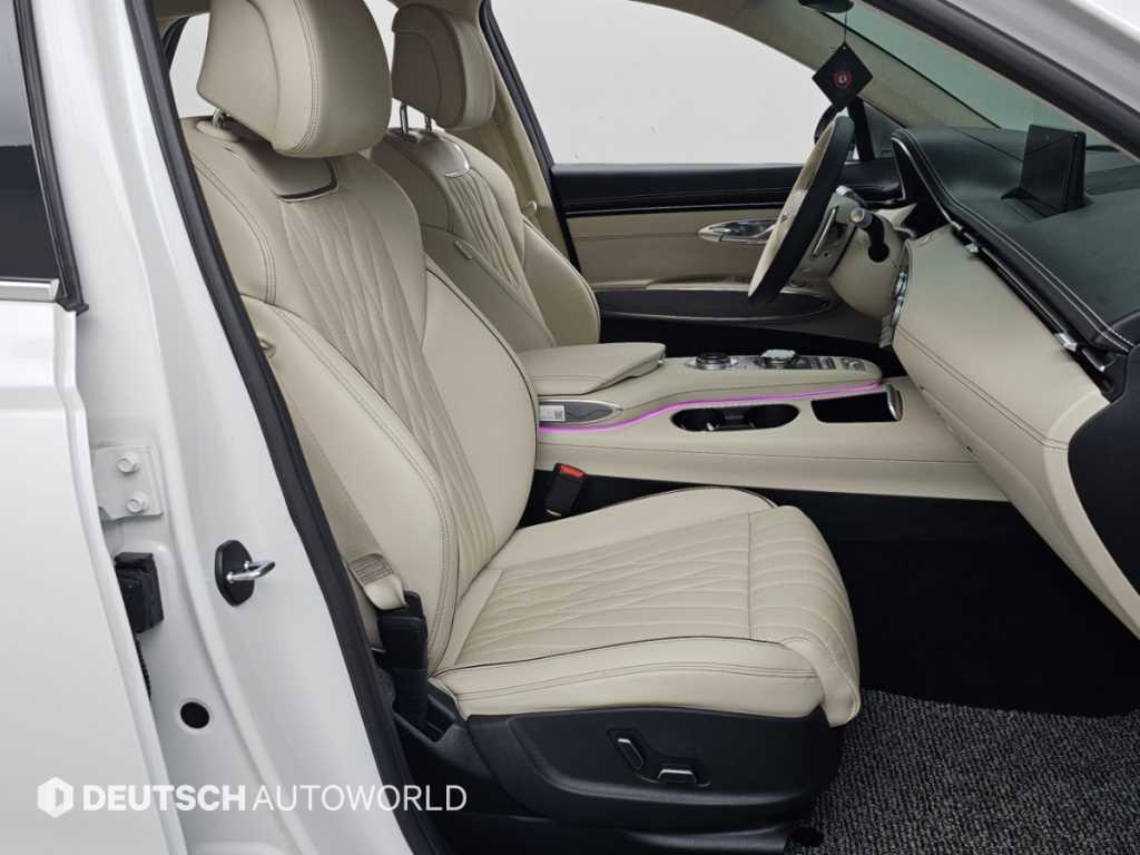 Genesis GV70 — photo 10