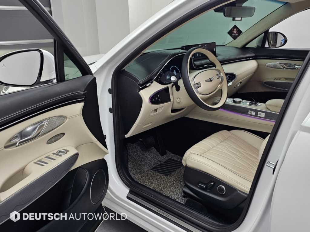 Genesis GV70 — photo 11