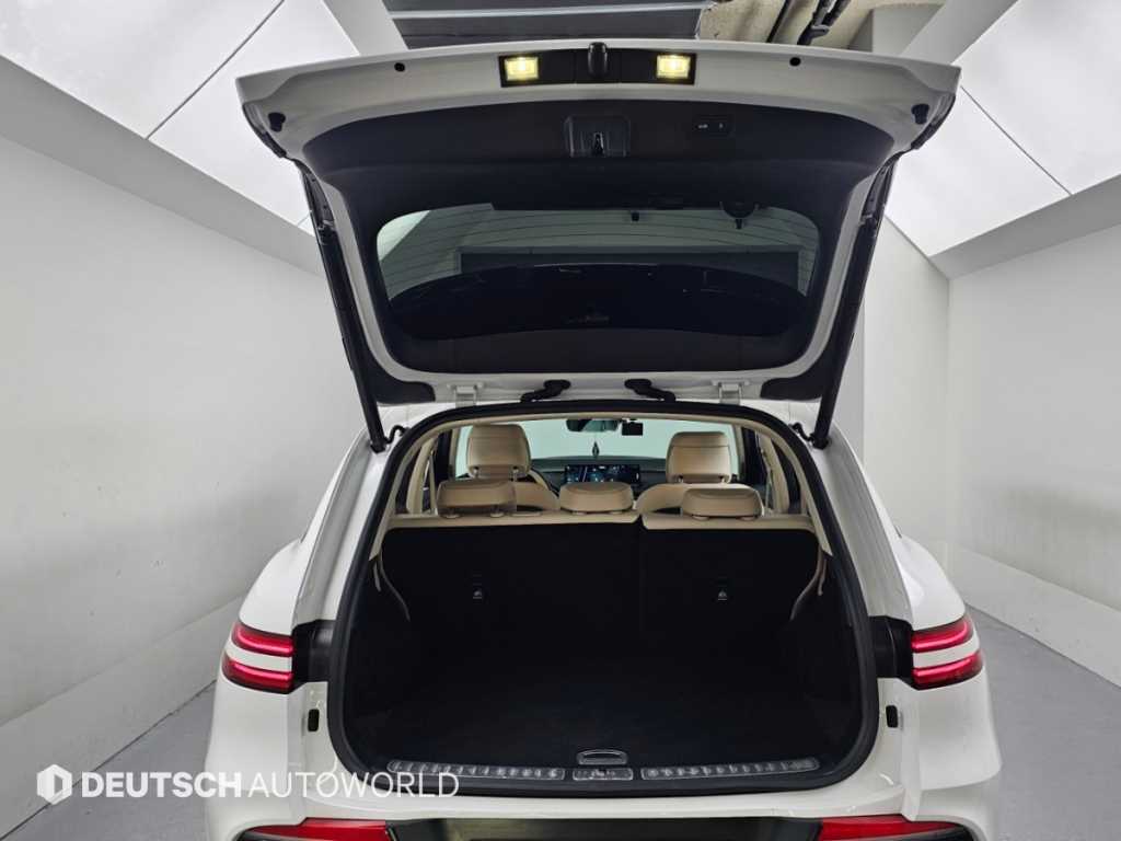 Genesis GV70 — photo 19