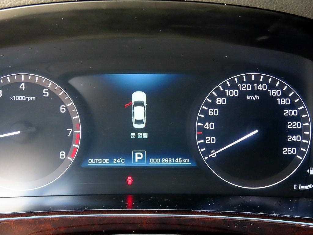 Hyundai Equus — photo 09