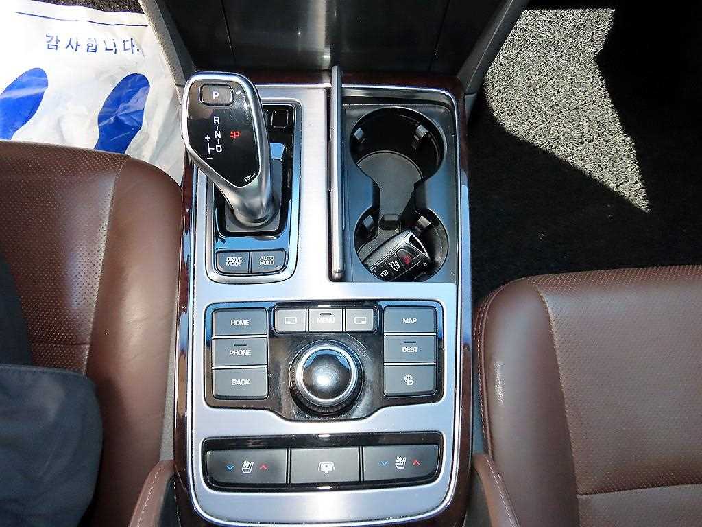 Hyundai Equus — photo 10