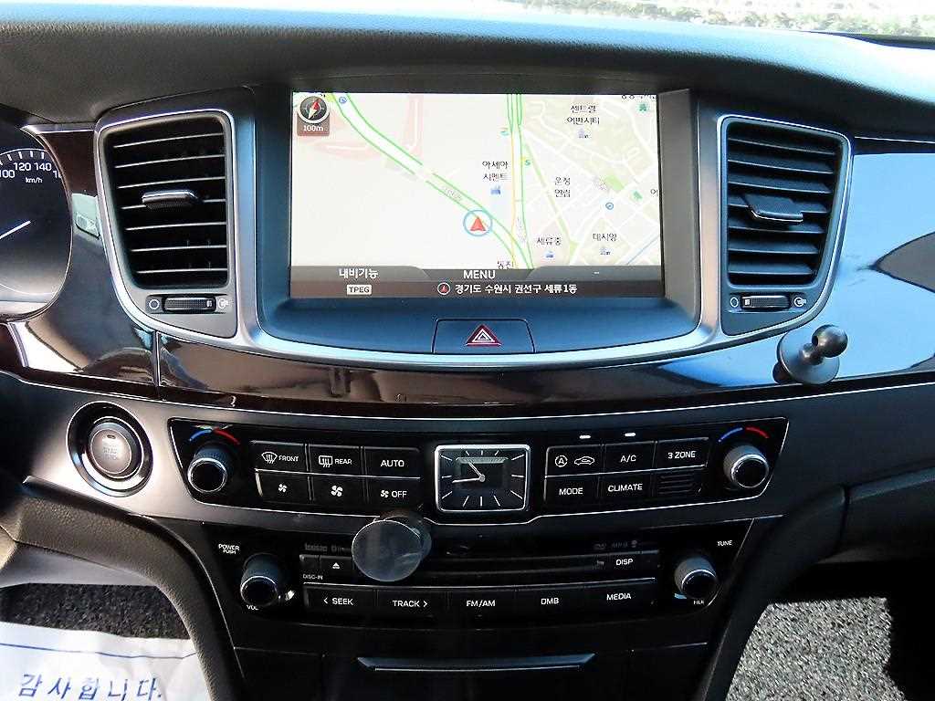 Hyundai Equus — photo 14