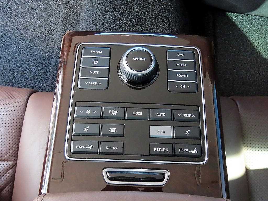 Hyundai Equus — photo 17