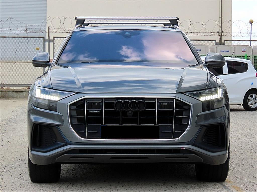 Audi Q8 — photo 01