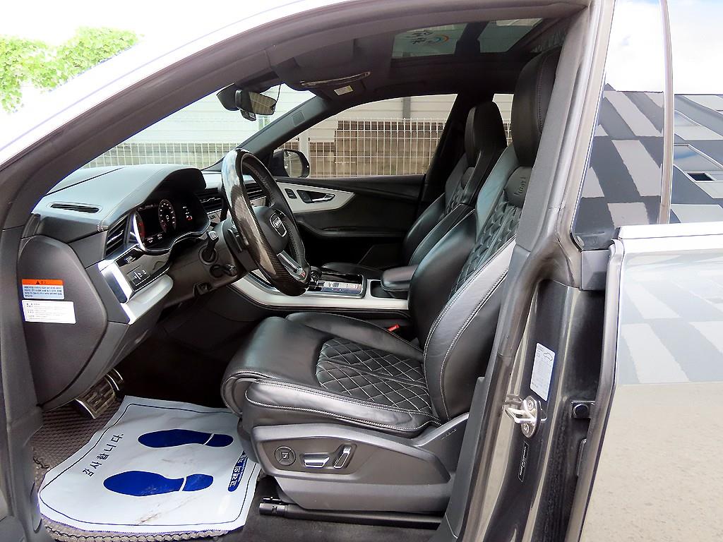 Audi Q8 — photo 05