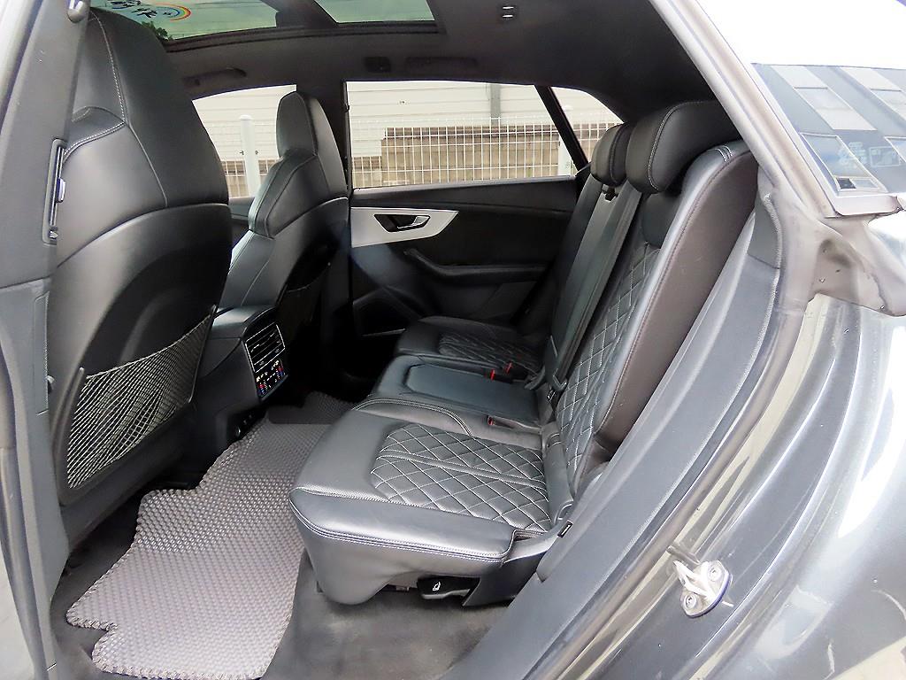 Audi Q8 — photo 06