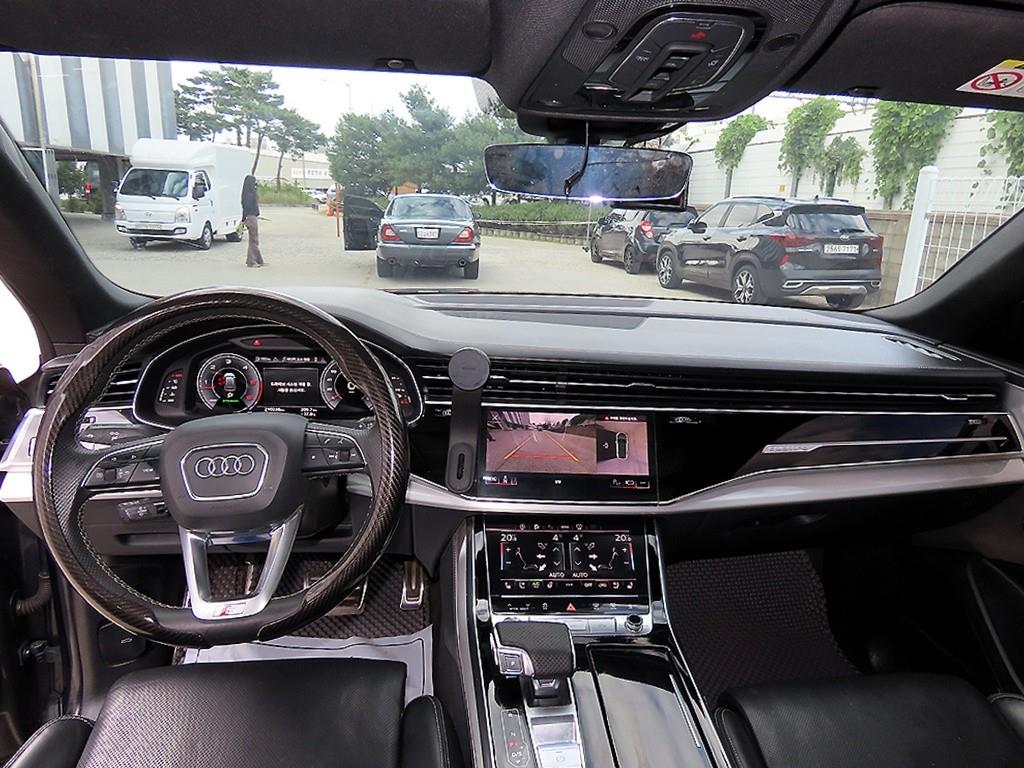 Audi Q8 — photo 07