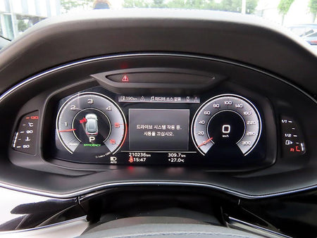 Audi Q8 — photo 09