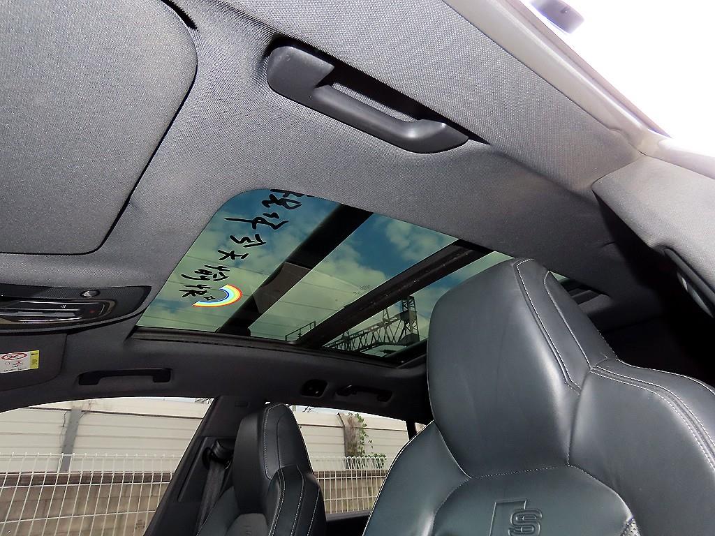 Audi Q8 — photo 16