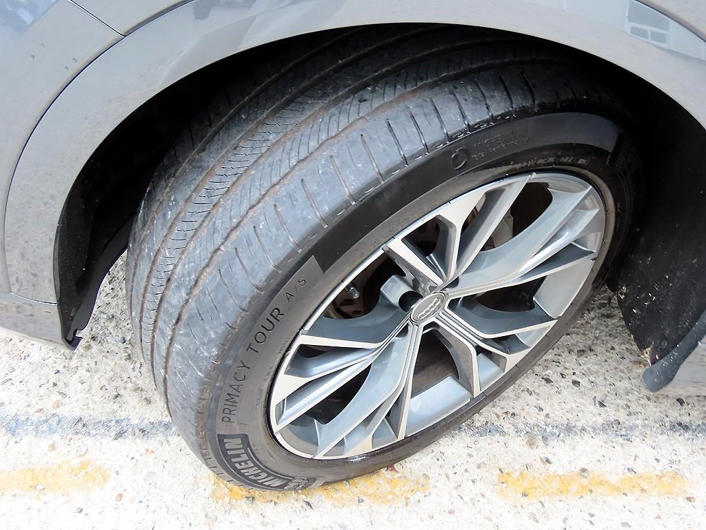 Audi Q8 — photo 20