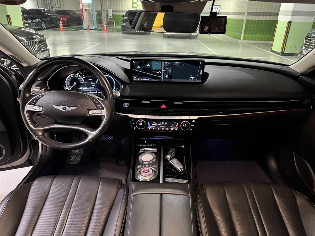 Genesis G80 — photo 08