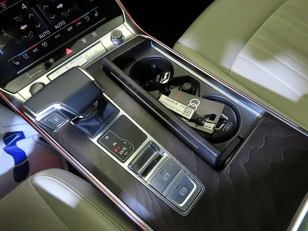 Audi A6 — photo 12