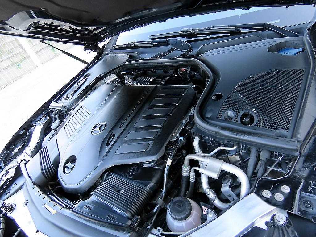 Mercedes-Benz CLS-Class — photo 19