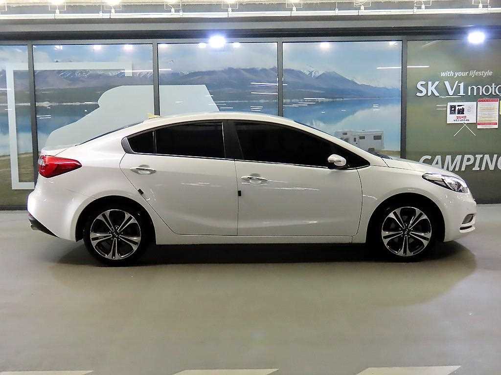 Kia K3 — photo 03