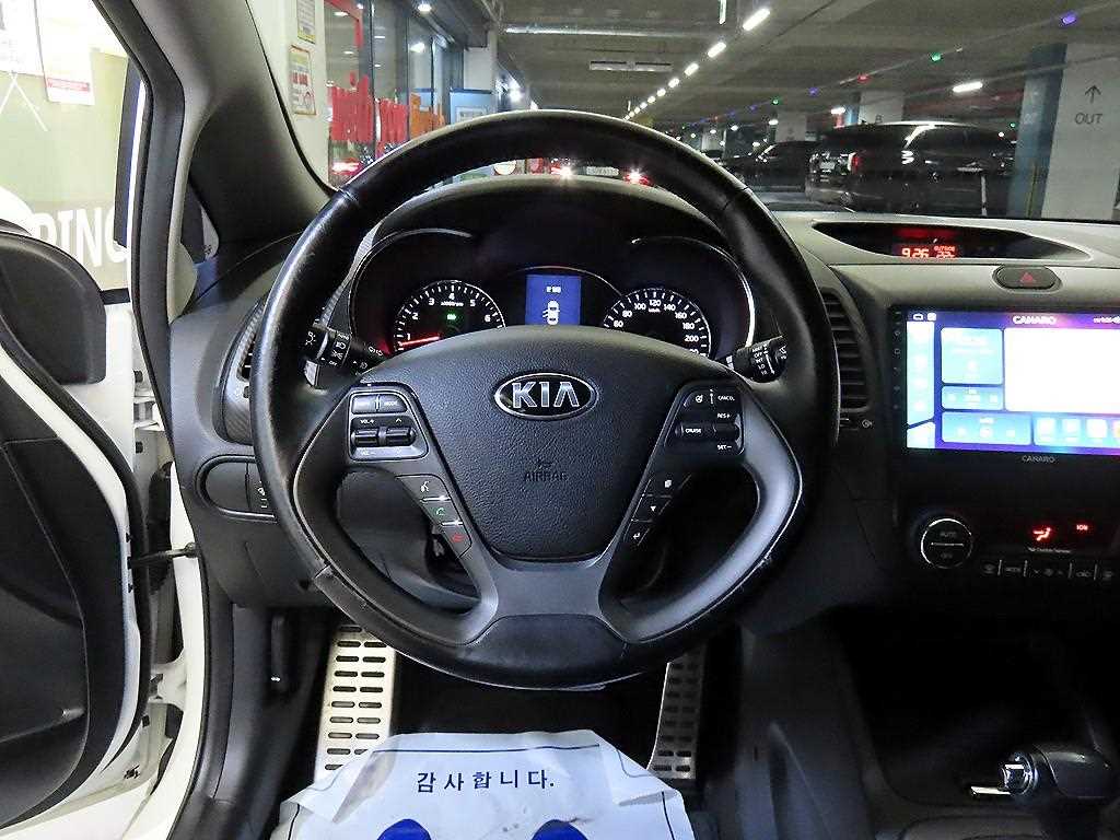 Kia K3 — photo 08