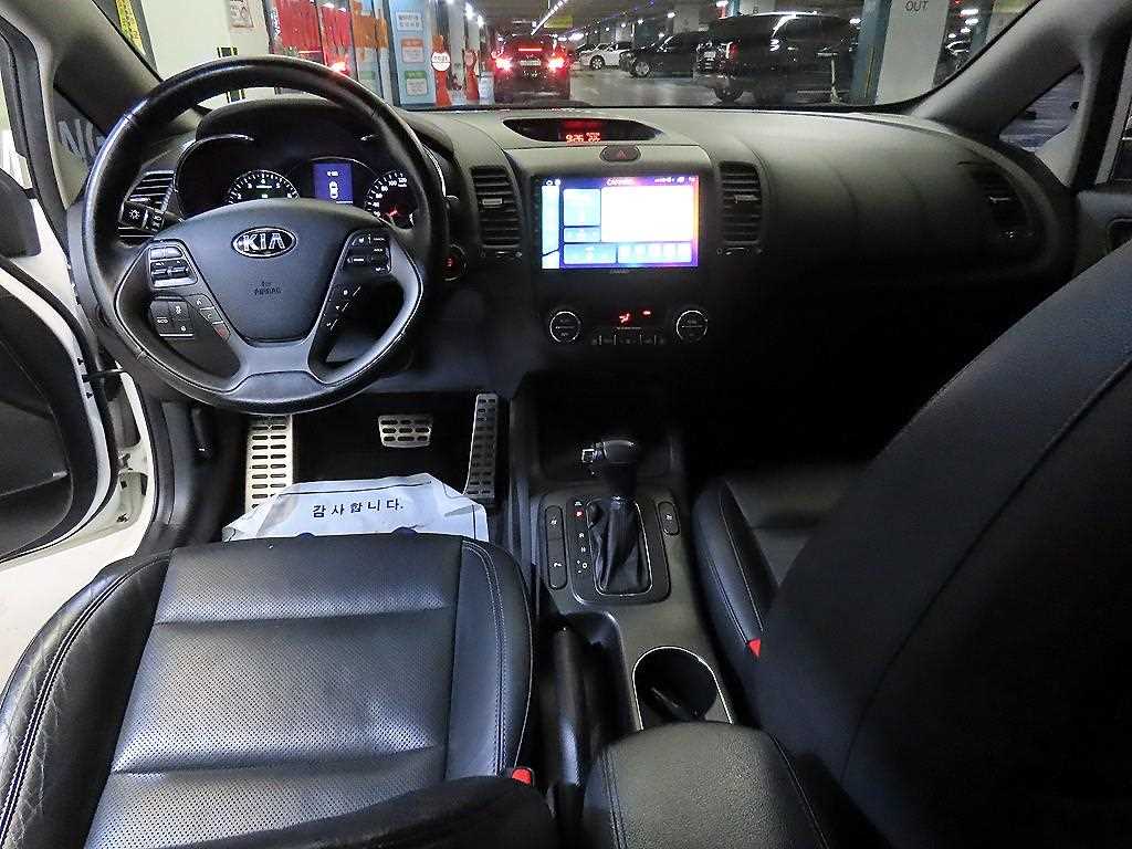 Kia K3 — photo 10