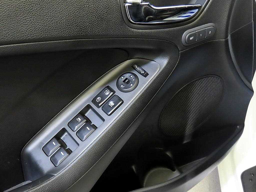 Kia K3 — photo 13