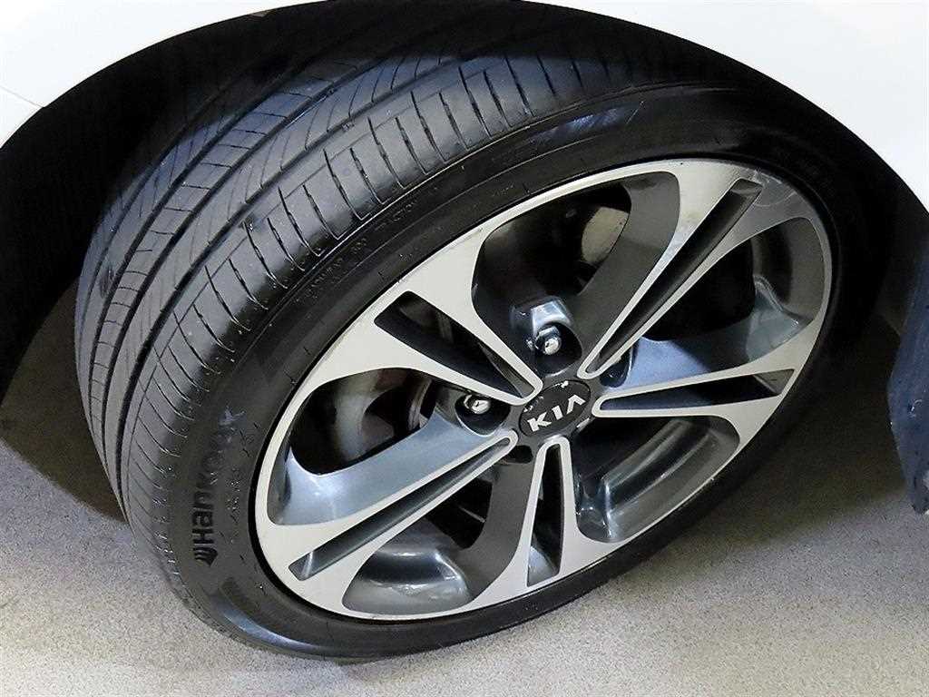 Kia K3 — photo 19