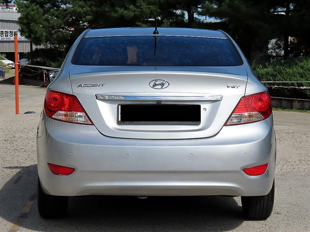 Hyundai Accent — photo 04