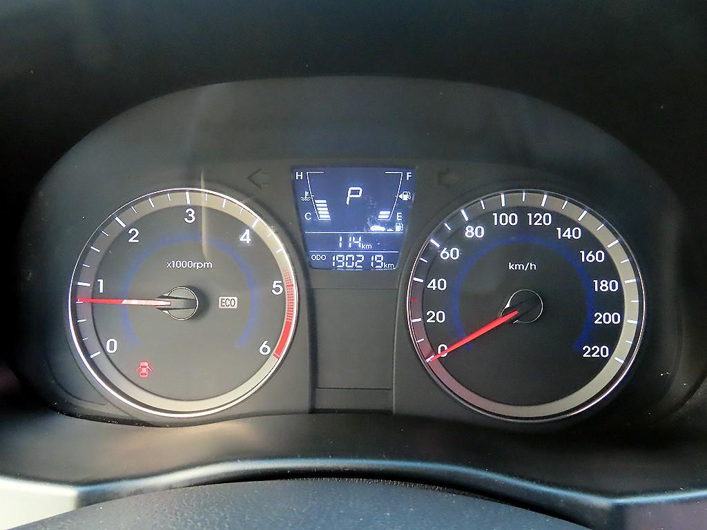 Hyundai Accent — photo 09
