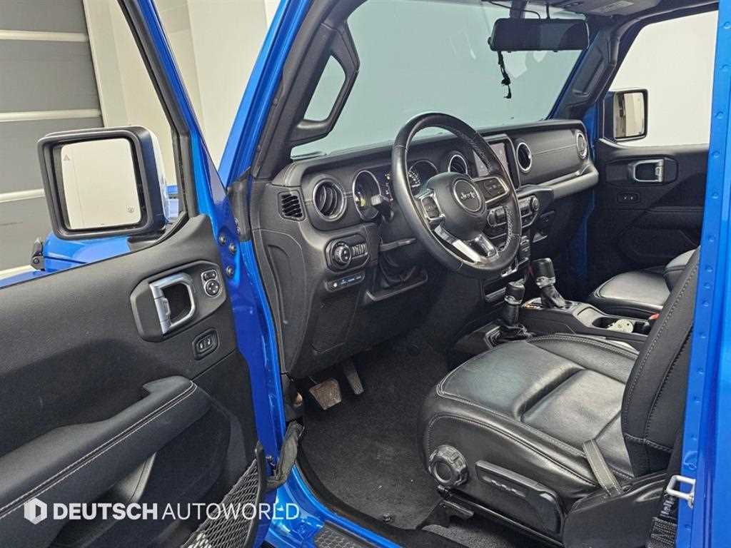 Jeep Wrangler — photo 11
