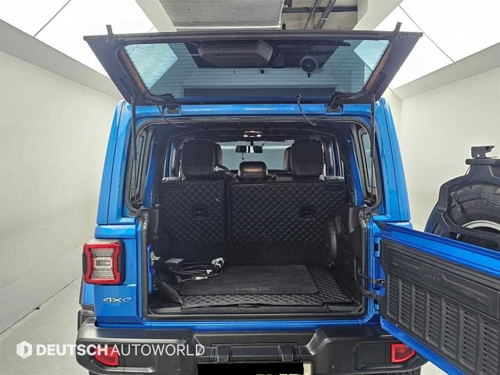 Jeep Wrangler — photo 19