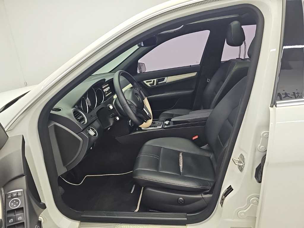 Mercedes-Benz C-Class — photo 11