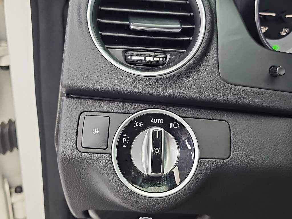 Mercedes-Benz C-Class — photo 17