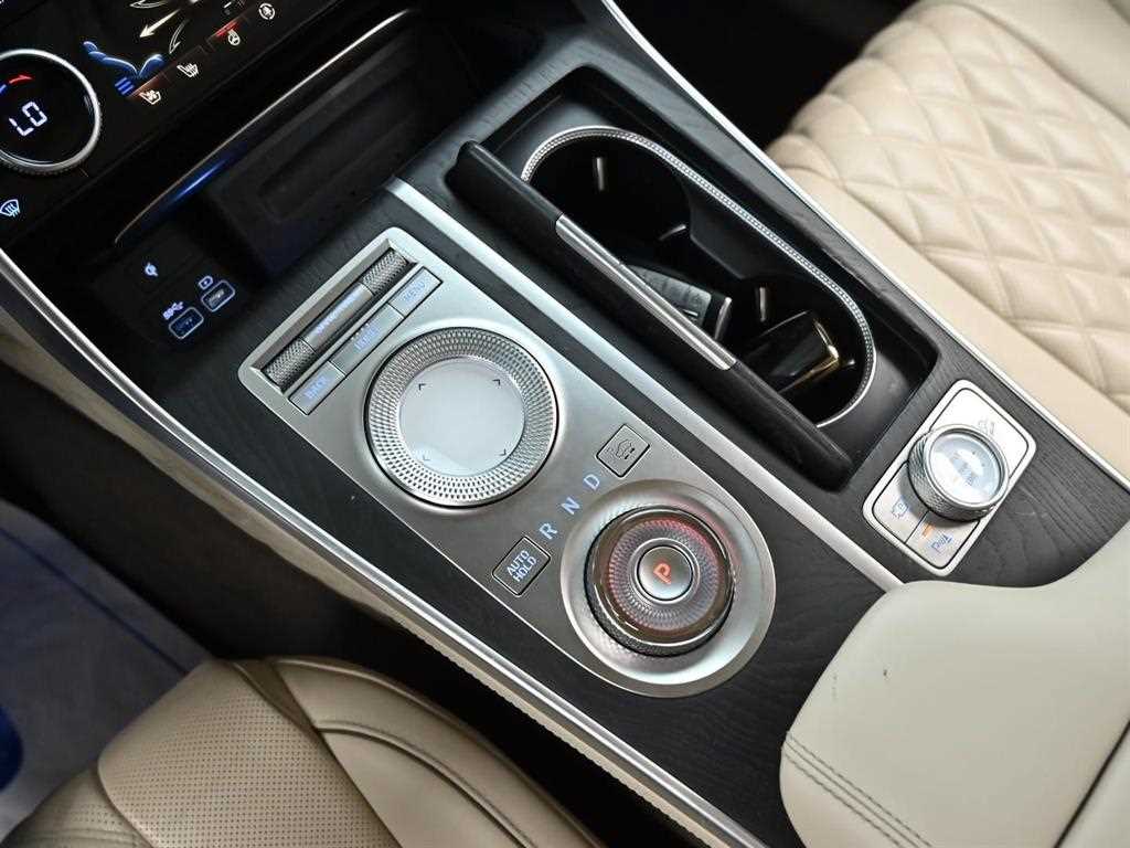 Genesis GV80 — photo 09