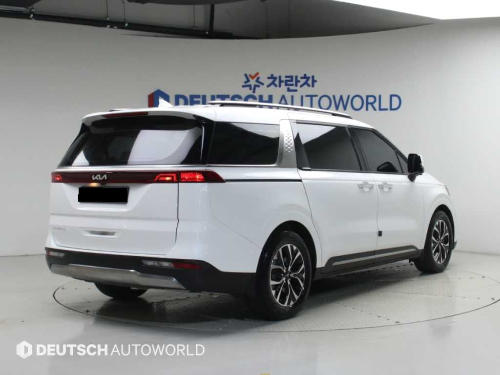 Kia Carnival — photo 02