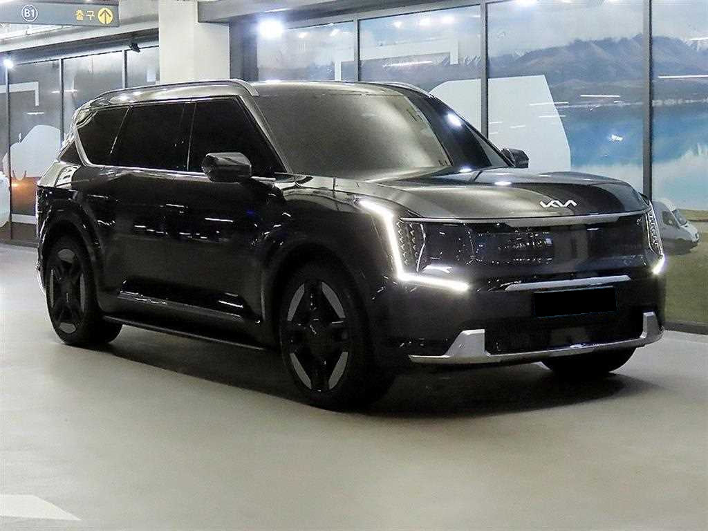 Kia EV9 — photo 01