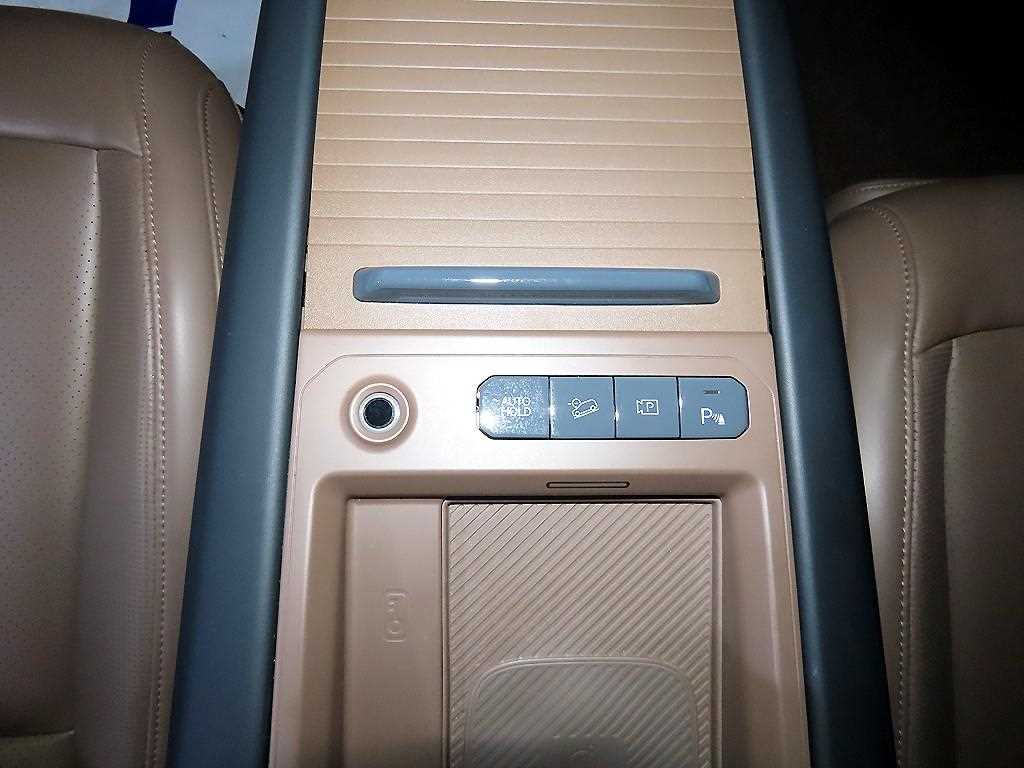 Kia EV9 — photo 12