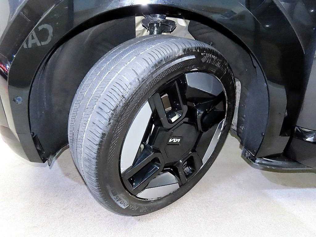 Kia EV9 — photo 20