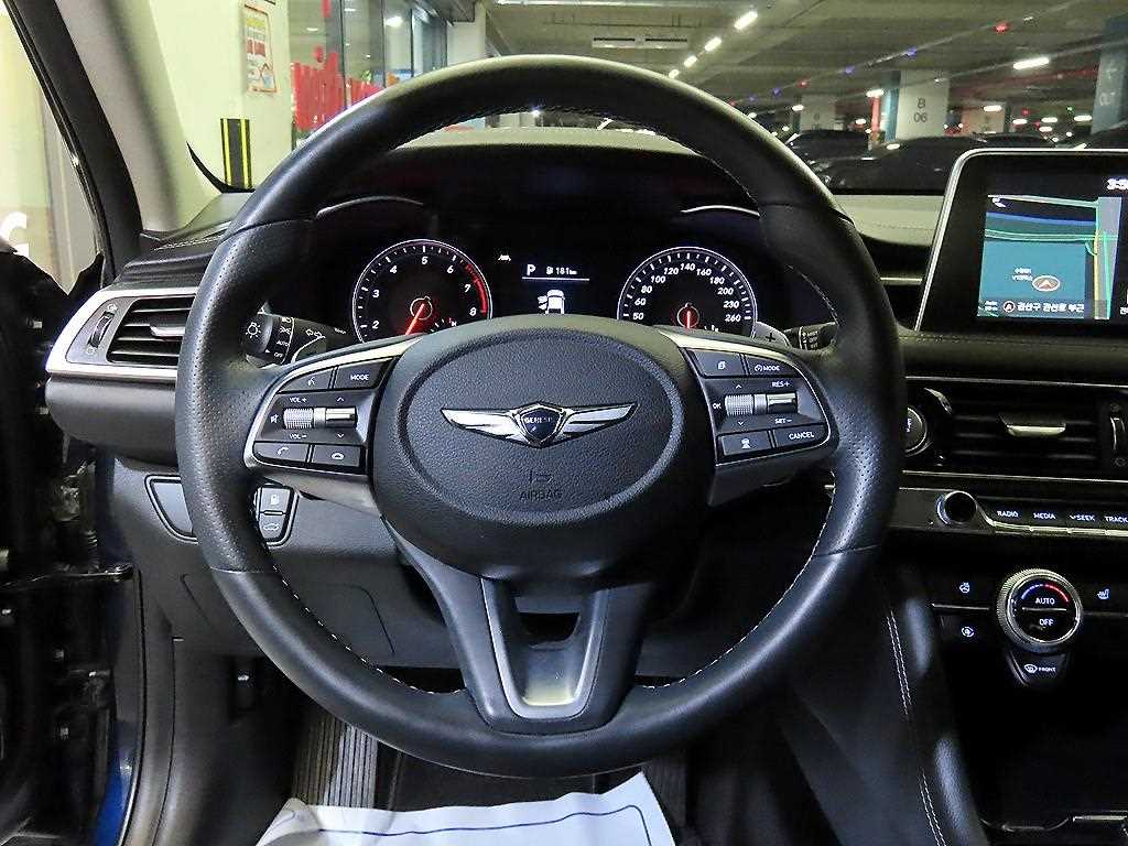 Genesis G70 — photo 08