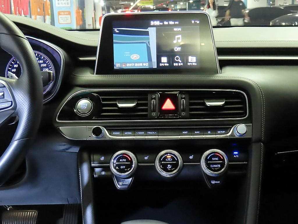 Genesis G70 — photo 11