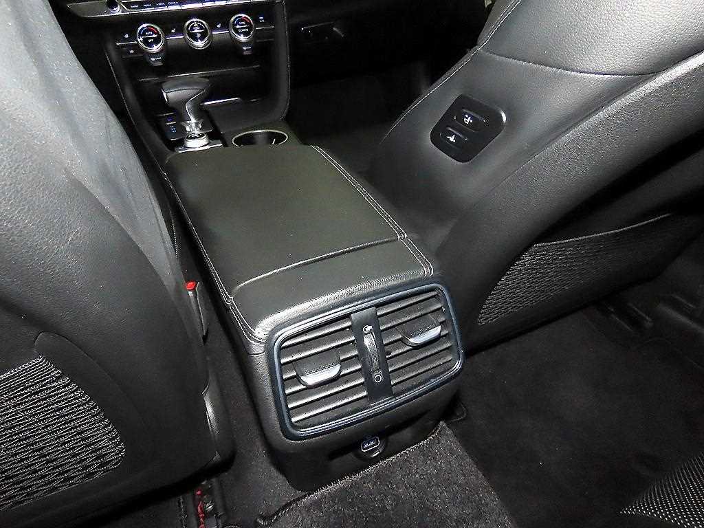 Genesis G70 — photo 17