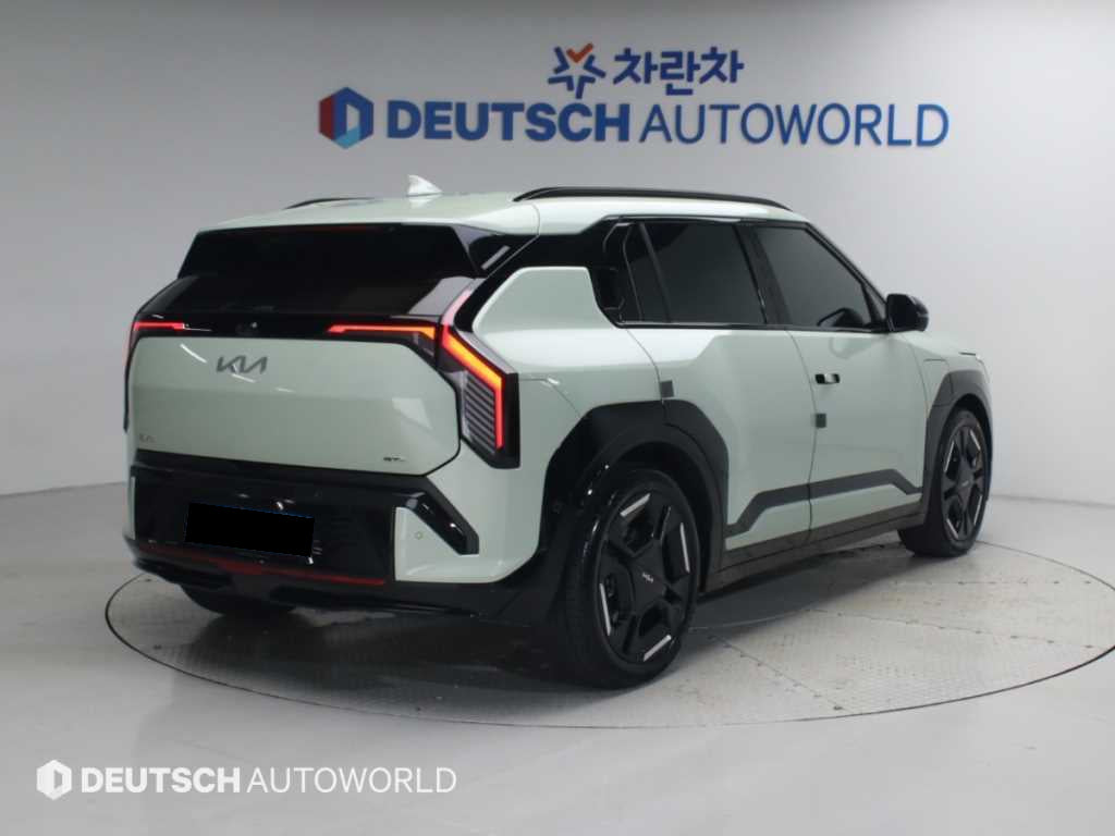 Kia EV3 — photo 02