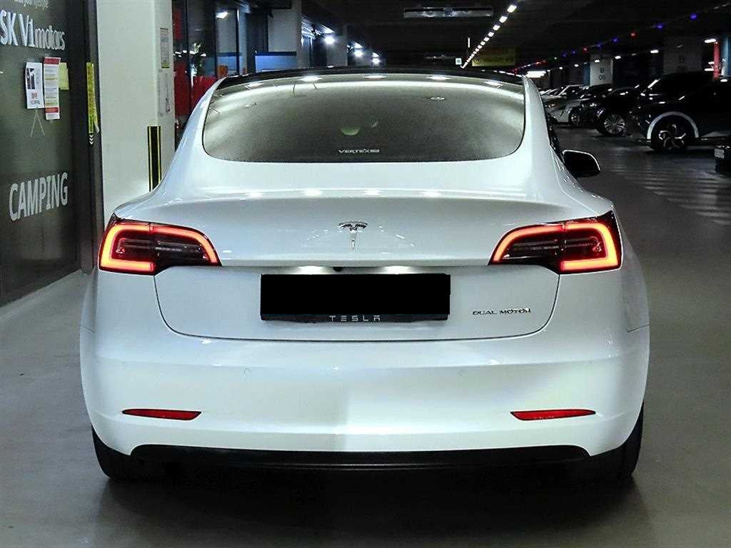 Tesla Model 3 — photo 05