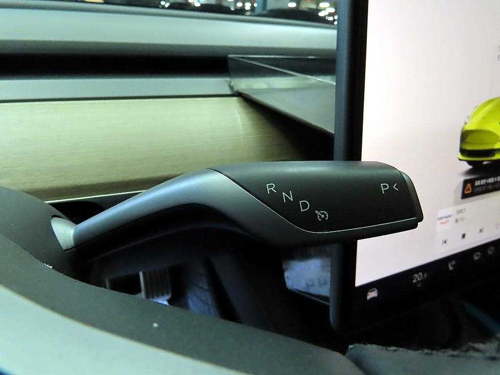 Tesla Model 3 — photo 12