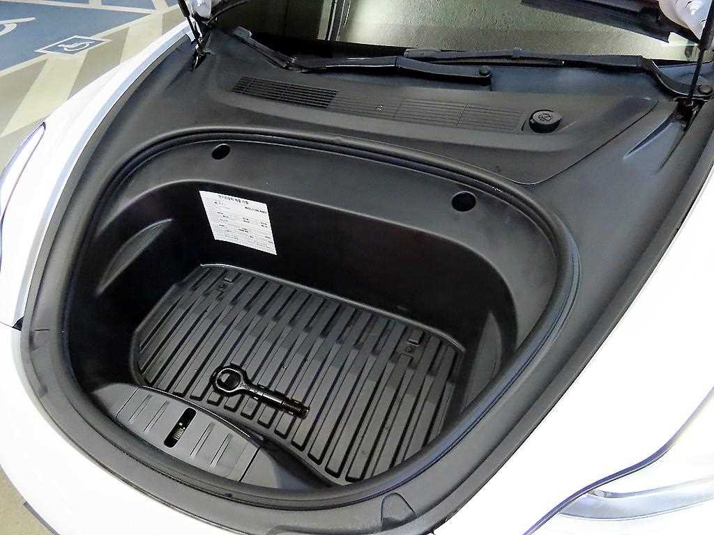 Tesla Model 3 — photo 19