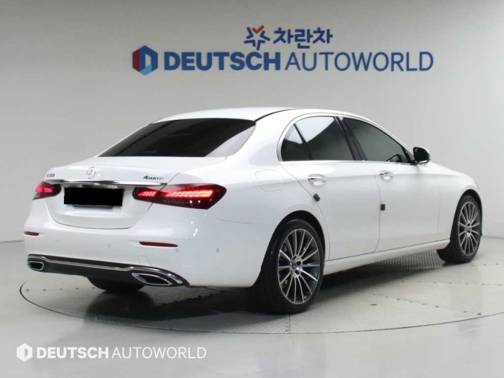 Mercedes-Benz E-Class — photo 02