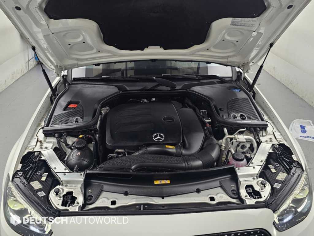 Mercedes-Benz E-Class — photo 06