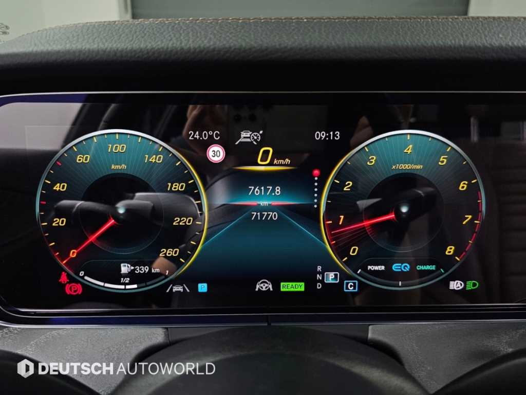 Mercedes-Benz E-Class — photo 08
