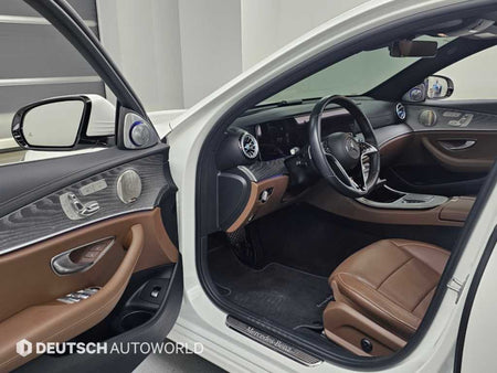 Mercedes-Benz E-Class — photo 11